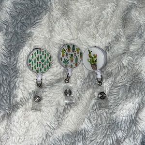 Retractable badge reel clips